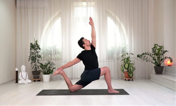 Clasa “Detox and energize yoga Flow”